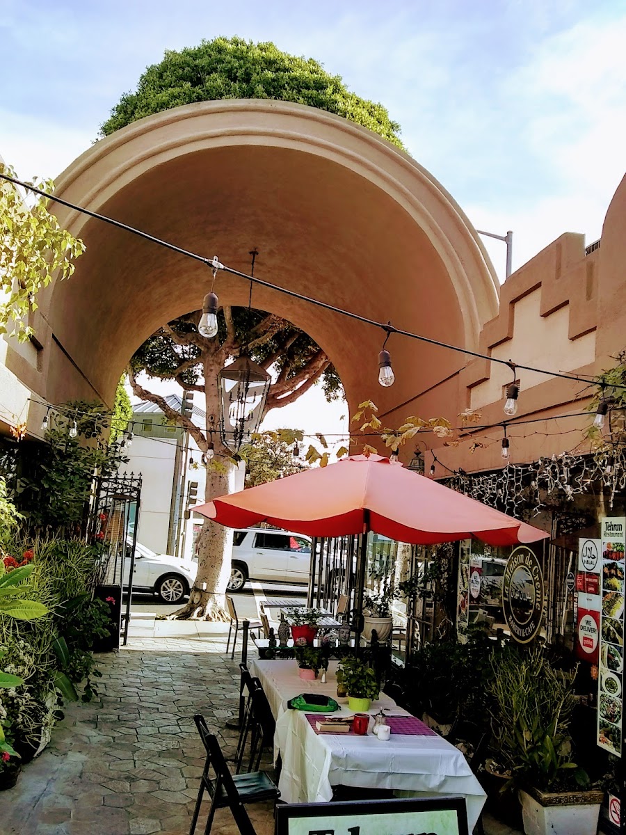 Tehran Restaurant & La Maison De Creme Bakery